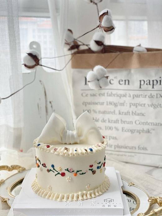 裱花蝴蝶结蛋糕 商品图2