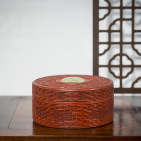 清代 剔红嵌玉梅花纹圆形盖盒