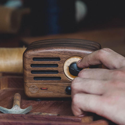 猫王小王子FM蓝牙便携式音箱/MW-2收音机桌面复古 商品图3