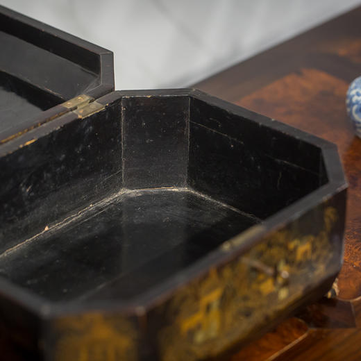 清代 黑漆描金人物八角盒 商品图4