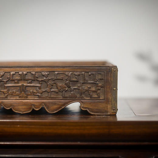 清代 黄花梨夔龙纹方形呈盘 商品图2