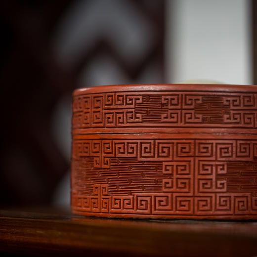 清代 剔红嵌玉梅花纹圆形盖盒 商品图3