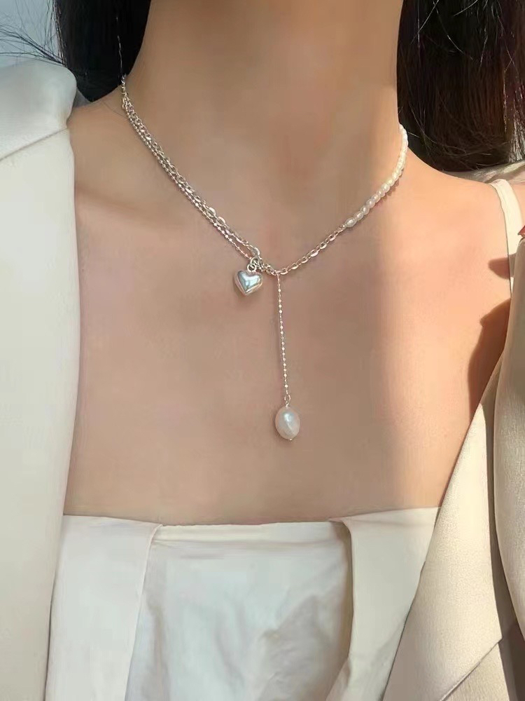 热卖款纯银珍珠项链ins风格不对称的设计很特别的一款爱心项链