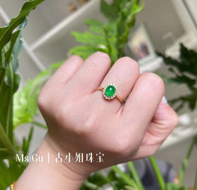 精品翡翠蛋面戒指，阳绿非常漂亮 镶嵌钻石