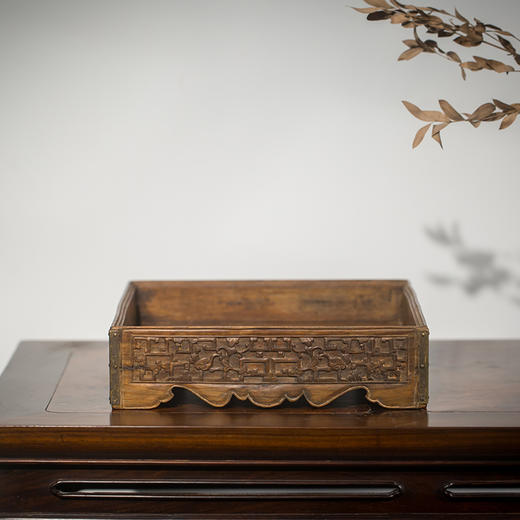 清代 黄花梨夔龙纹方形呈盘 商品图0