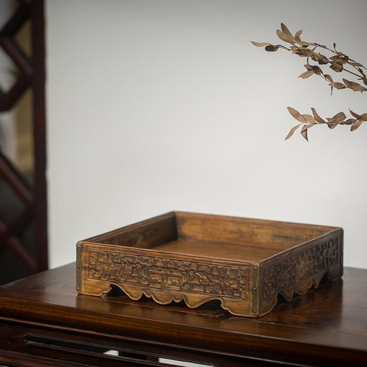 清代 黄花梨夔龙纹方形呈盘 商品图1