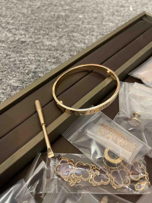 卡地亚经典宽版无钻手镯，乱真精工，高品质，实拍，配全套专柜包装（手围+1.5至2厘米即可） 商品图5