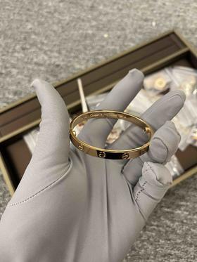 卡地亚经典宽版无钻手镯，乱真精工，高品质，实拍，配全套专柜包装（手围+1.5至2厘米即可）