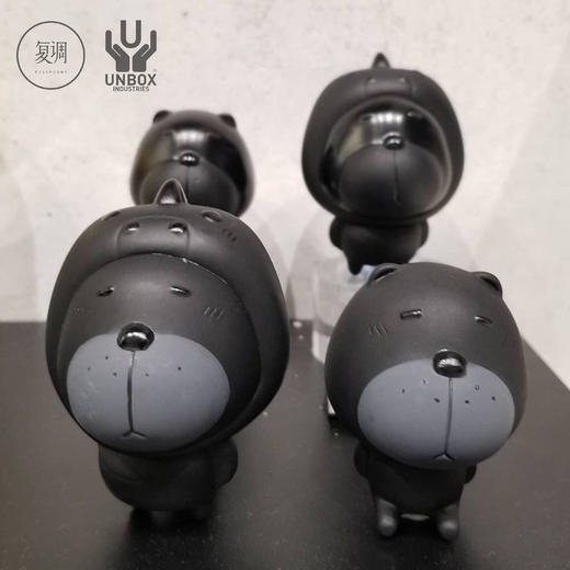 现货 Unbox 无奈熊 亚黑版 搪胶 潮玩 摆件 商品图2