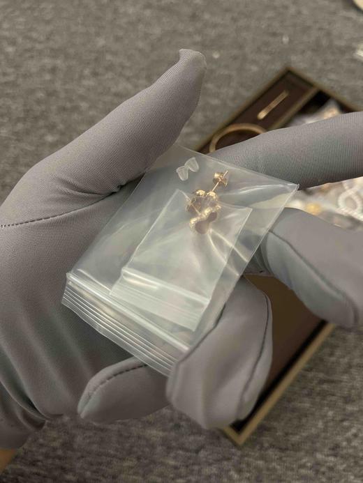 LV四叶草耳钉（一对），乱真精工，高品质，实拍，配全套专柜包装 商品图9