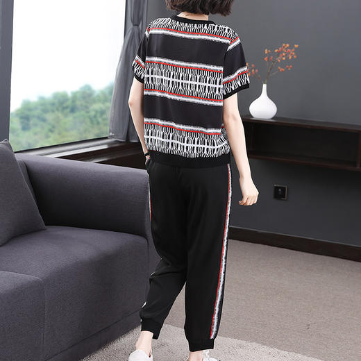 YY  2442时尚钩花条纹运动气质套装 商品图2