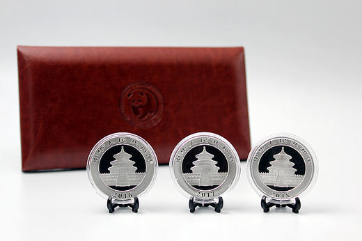 吉祥三宝-2016-2018版三枚熊猫银币套装，经典皮盒包装 商品图3