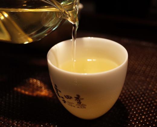 云子四季 2018年 密林奇香 古树普洱生茶 357g 商品图3