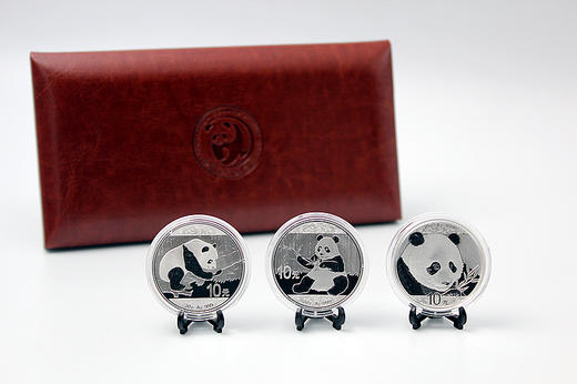 吉祥三宝-2016-2018版三枚熊猫银币套装，经典皮盒包装 商品图2