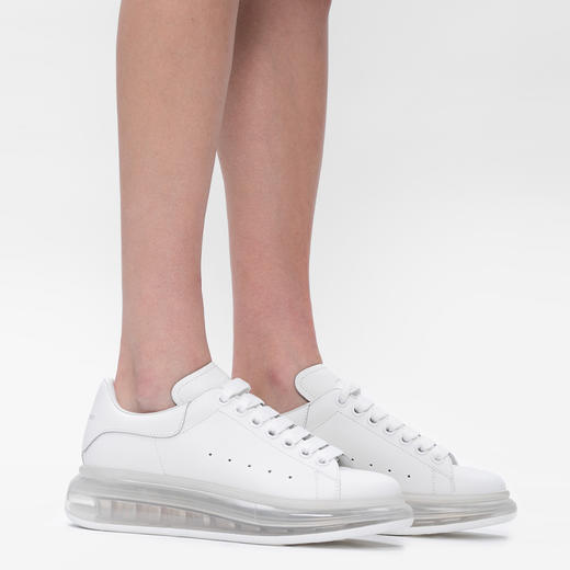 ALEXANDER MCQUEEN 亚历山大·麦昆 女士白色牛皮透明橡胶底阔型休闲鞋 白尾 611698 WHX98 9000 商品图3