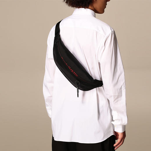 ALEXANDER MCQUEEN 亚历山大·麦昆 男士黑色徽标印花腰包 605053 HV2BK 1083 商品图3