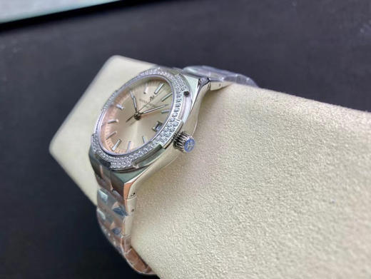 稀缺款【Vacheron Constantin江诗丹顿】
纵横四海系列OVERSEAS女表小号型钢带款——一款极具魅力和旅行精神的女性腕表
【表壳】直径36mm 商品图11
