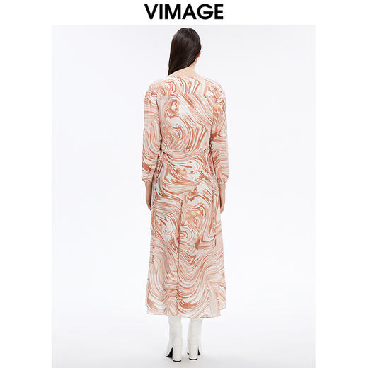 VIMAGE/纬漫纪新款秋季V领系带松紧袖口落肩式印花连衣裙女V1607241 商品图3