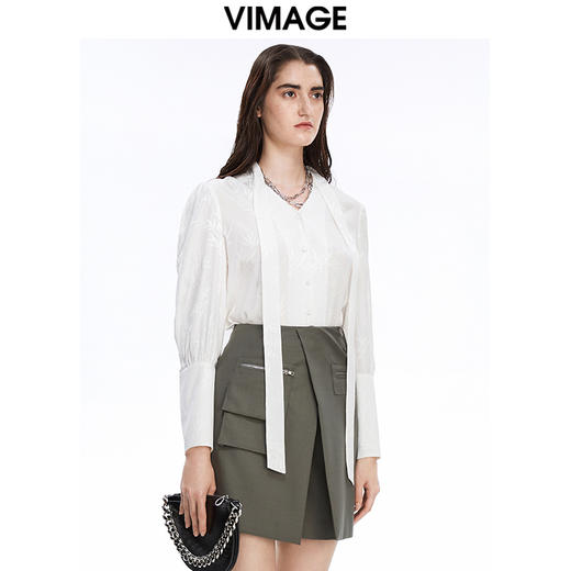 VIMAGE/纬漫纪秋款个性印花飘带宽松遮肉显瘦上衣女V1609202 商品图2