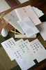 《纸短·情长 千古情诗信笺》套盒 | 见字如面 纸短情长（内含情诗笺谱60篇+情诗解读手册2本+信封5枚+价值48元免蘸墨毛笔） 商品缩略图4