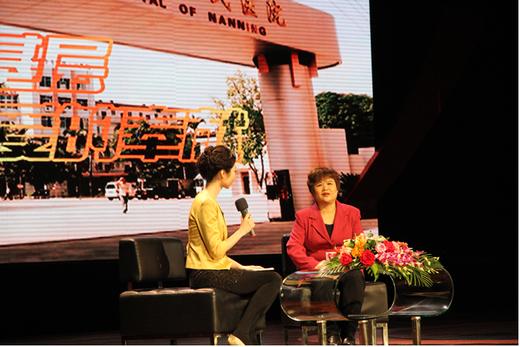【“云端书展”专区】做南丁格尔这样的人： 杜丽群和她的艾滋病医护团队    谭小萍/著   商品图4