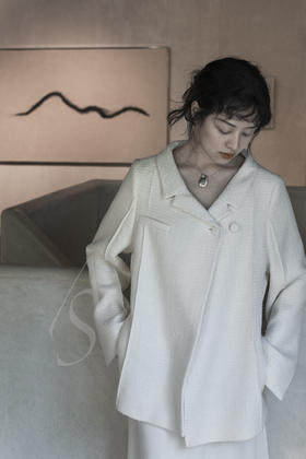 TOTEME 奶白粗花呢斜扣外套