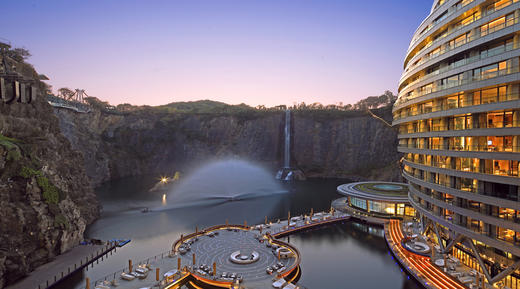 ★双11大促★￥1666起/晚【上海佘山世茂洲际酒店】地下88米深坑酒店，享石榴石主题房+自助早餐，辰山植物园门票/红酒/采摘！另有连住2晚套餐/红宝石行政房可选！有效期至2026年3月31日 商品图1