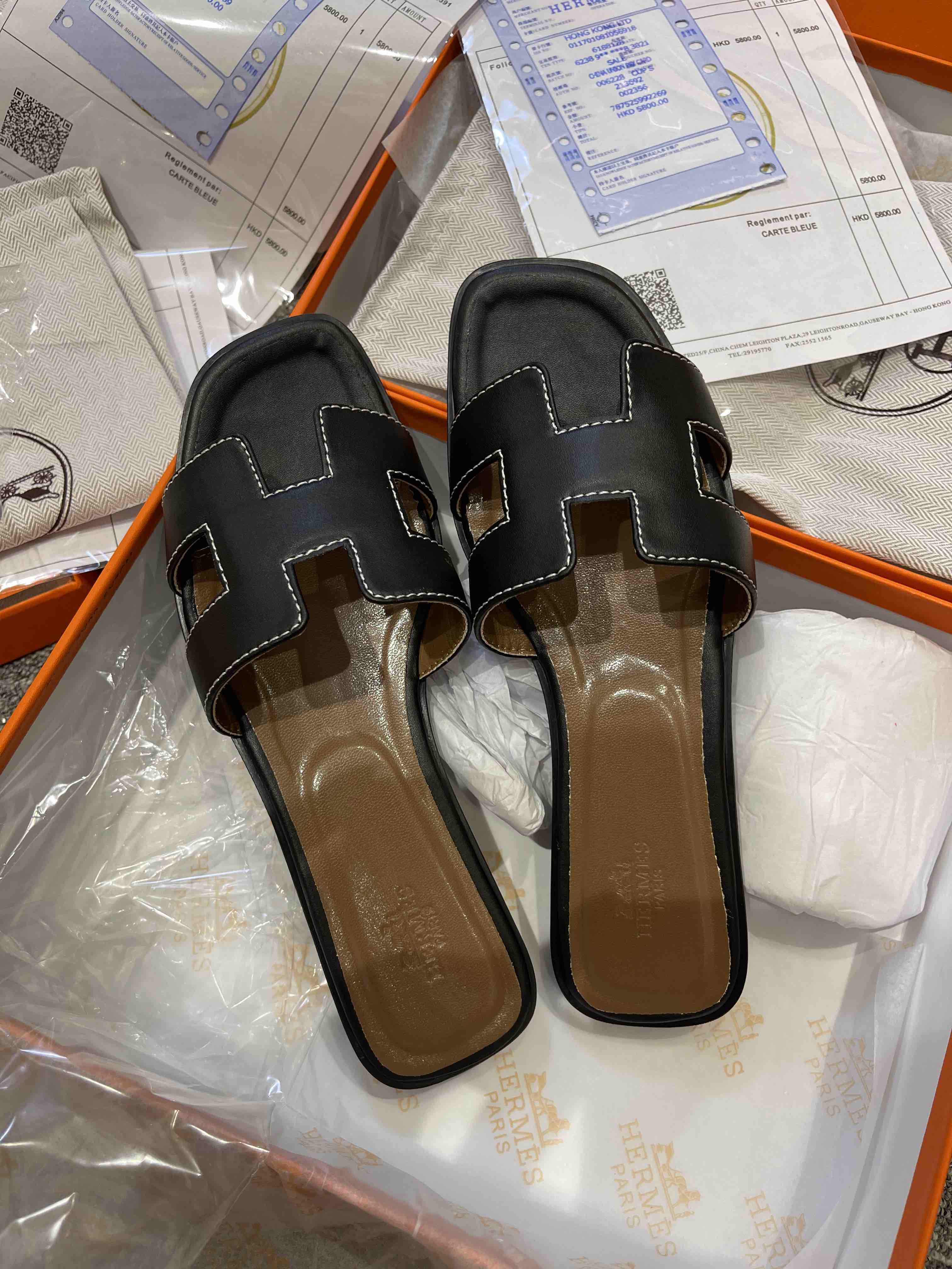 爱马经典H拖鞋（黑色平底），全新全套包装，特价清仓🉐️，顺丰包邮到家！！！标准码，错过会哭