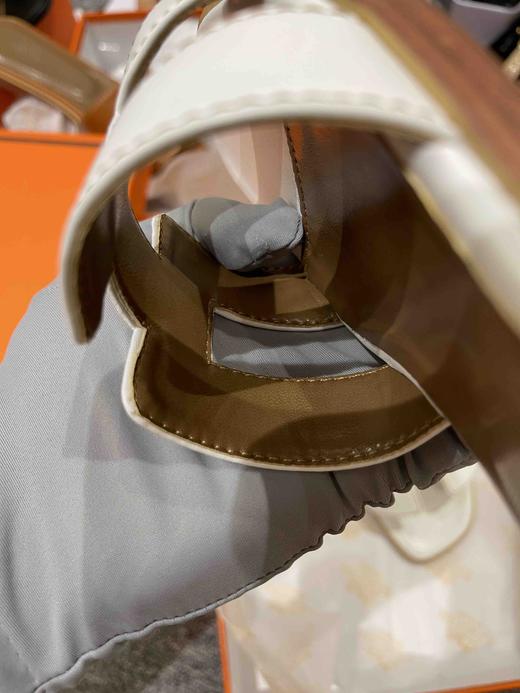 爱马经典H拖鞋（白色平底），全新全套包装，特价清仓🉐️，顺丰包邮到家！！！标准码，错过会哭 商品图6