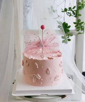 刮花蝴蝶结结蛋糕