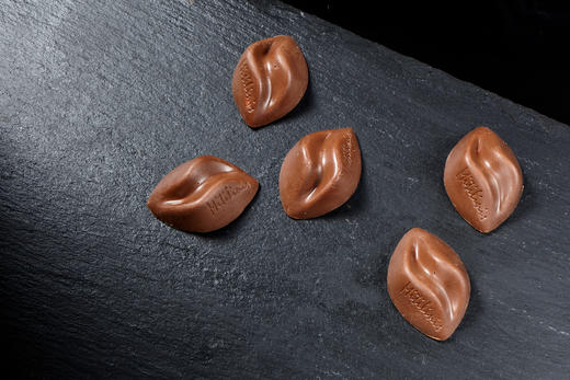 DIOSA—绵长之吻&霸道之吻 唇形巧克力 树莓夹心 商品图0