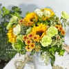 【向左走向右走】中花向日葵4 绿色康乃馨8 绿色洋桔梗4朵 绿色小雏菊2 橙色小雏菊2 随机送配草 商品缩略图1