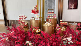 浪漫又不失喜庆 ​|红色甜品台