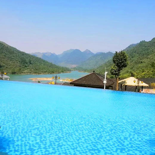 【乳源 | 蓝山源温泉】69.9元抢一大一小温泉门票，含温泉+水上乐园+无边泳池+天空之境+无动力乐园+享巴厘岛风情温泉~（使用日期至2025年6月30日） 商品图2