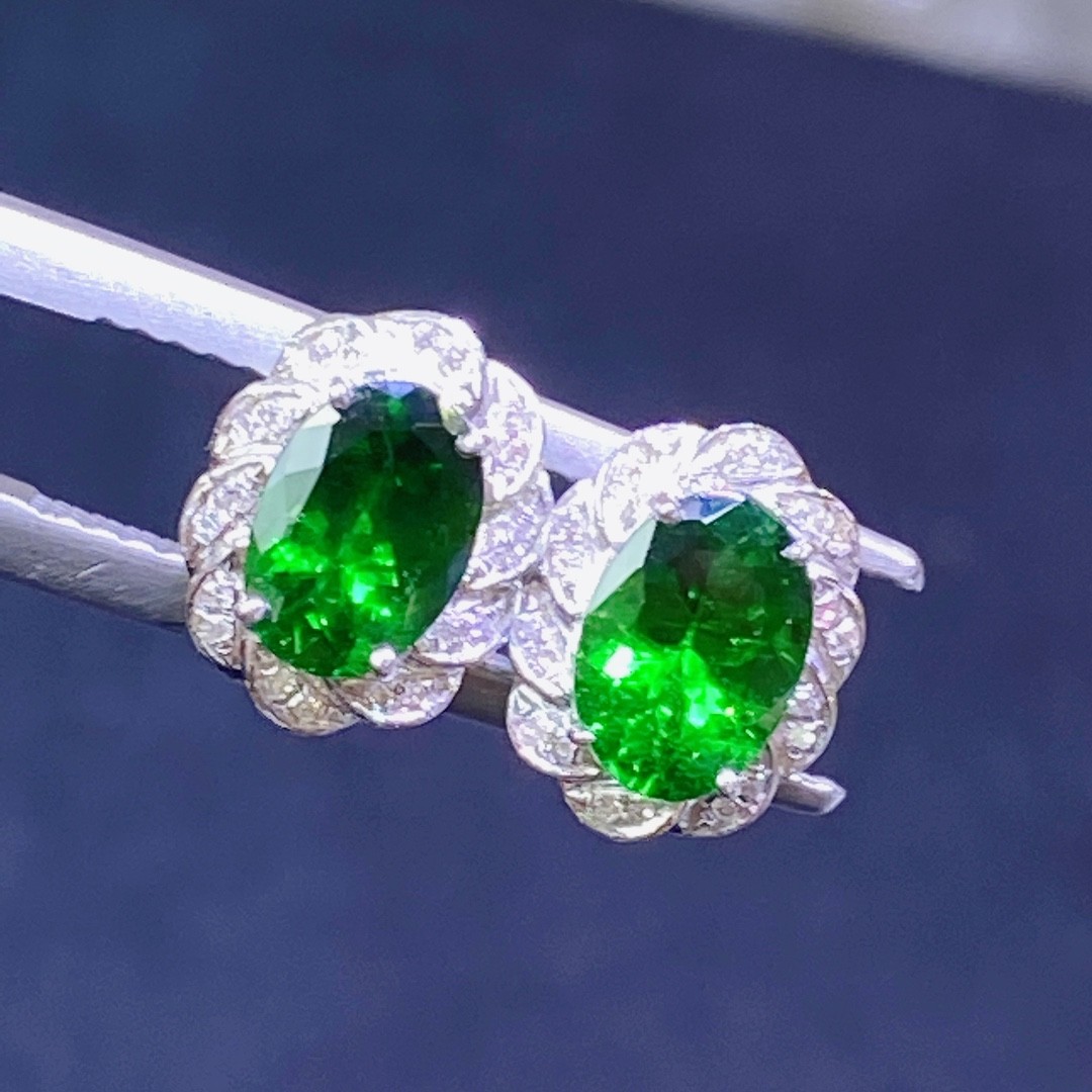 1ct 天然沙弗莱耳饰