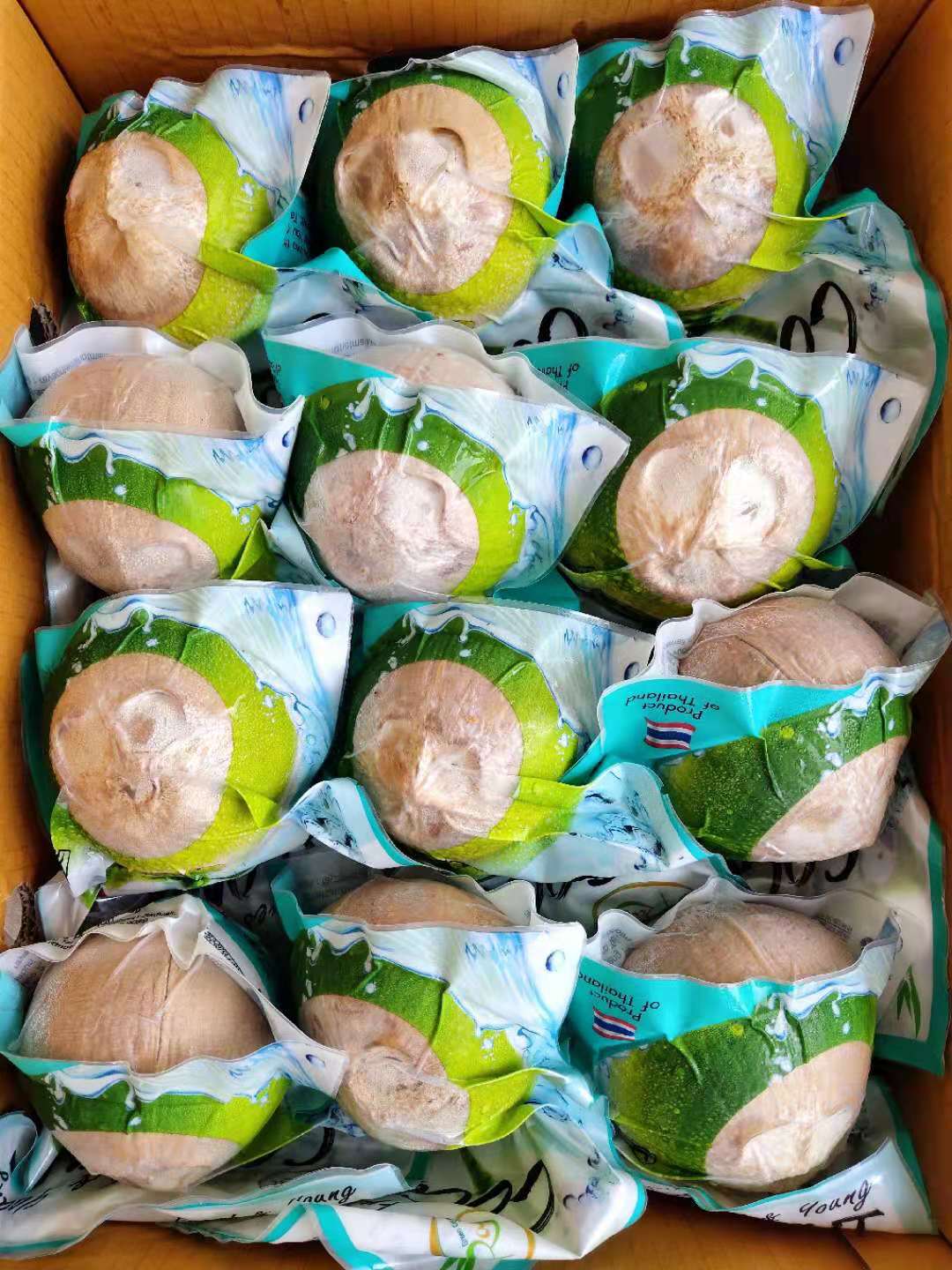 泰国烤椰新鲜的青椰子去皮炭烤慢焙2小时通过烧烤能让椰子里面的大