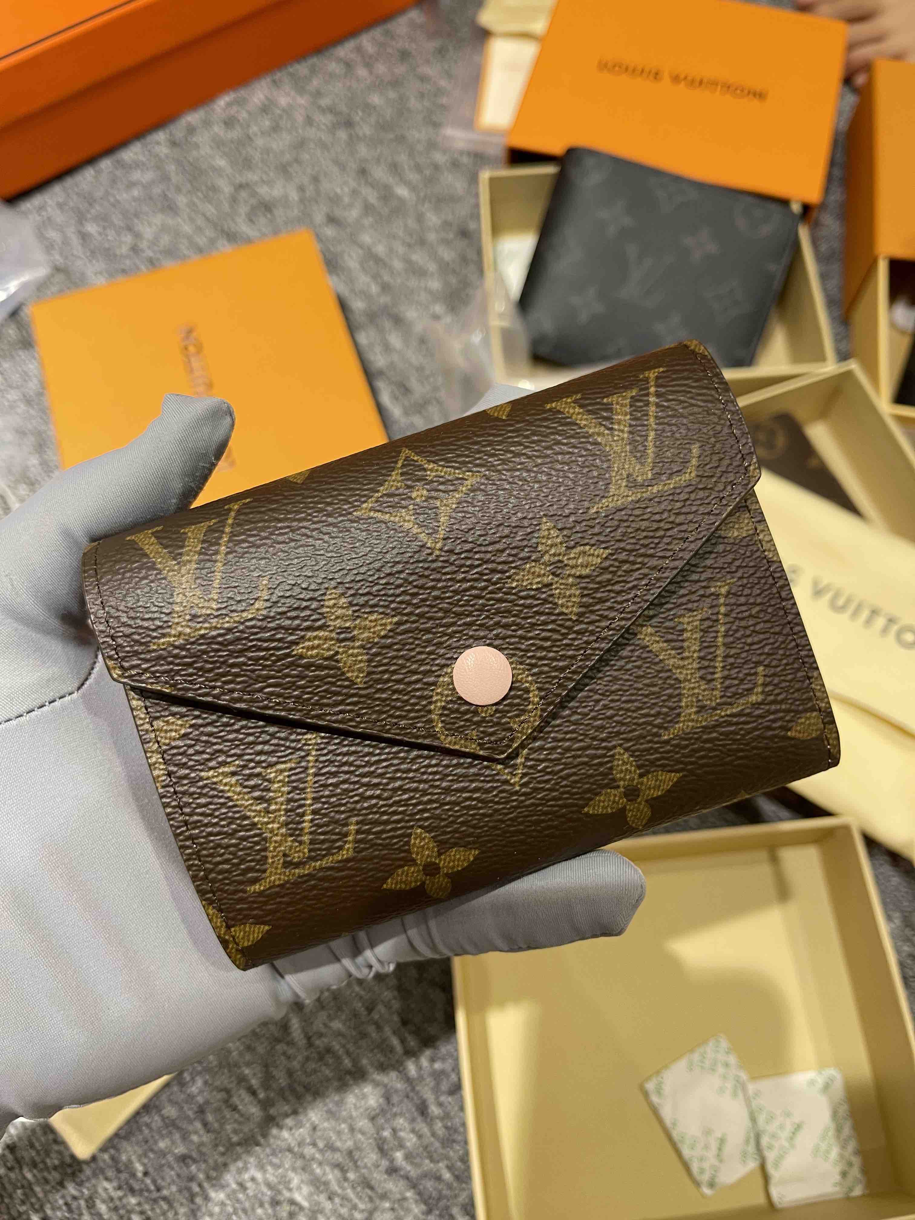 LV原单，女士钱包，全新配礼盒，淡季福利，限时亏本清仓🉐️，错过不再有，正品代购级别！乱真无压力…