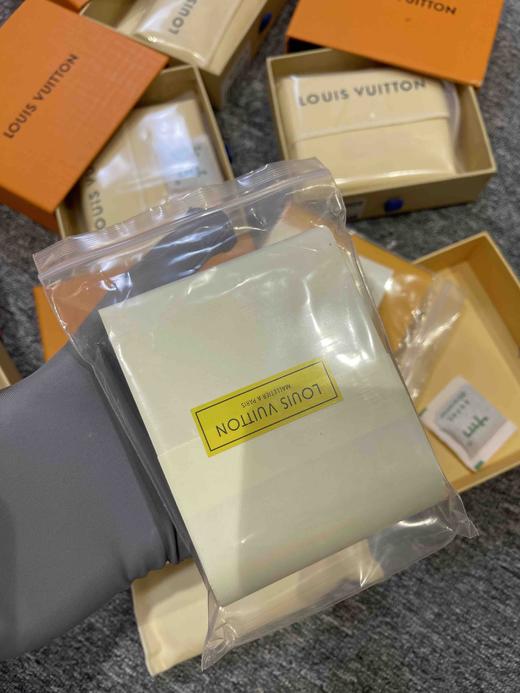 LV原单，男士钱包，全新配礼盒，淡季福利，限时亏本清仓🉐️，错过不再有，正品代购级别！乱真无压力… 商品图11