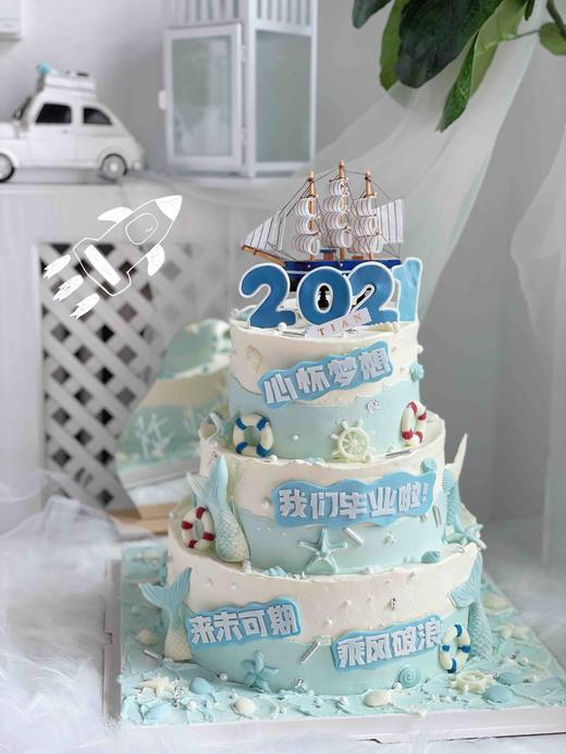 三层毕业蛋糕。乘风破浪主题，如果我们不能一路同行，那就各自努力，顶峰相见，翻糖及巧克力装饰全部可食用，需提前48小时预订 商品图4