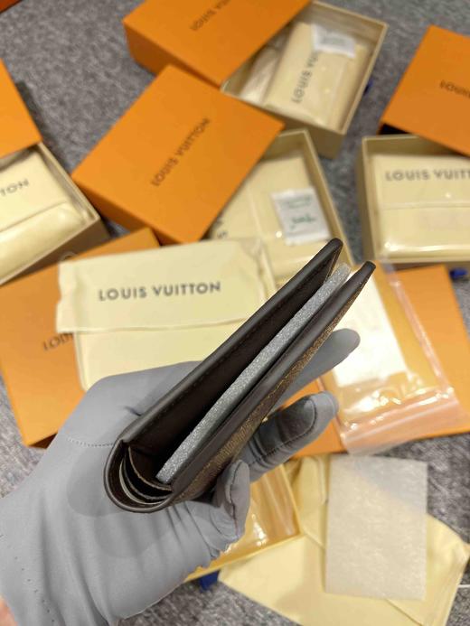 LV原单，男士钱包，全新配礼盒，淡季福利，限时亏本清仓🉐️，错过不再有，正品代购级别！乱真无压力… 商品图1
