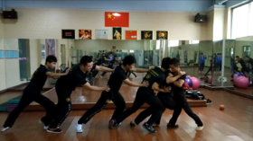 4.开胯作用：侧踢与大风车