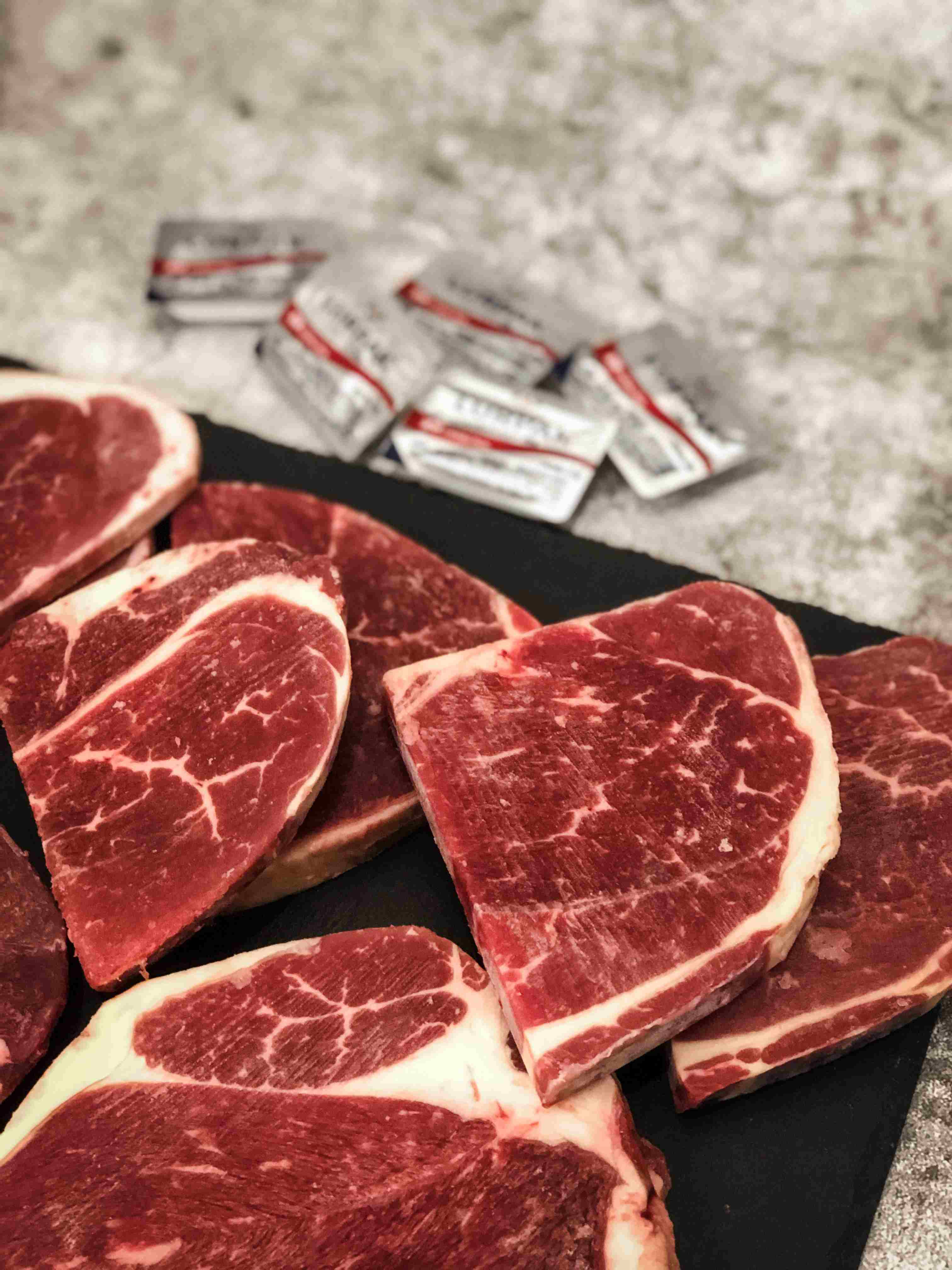 澳洲谷饲保乐肩牛排套餐10片共1kg赠黑胡椒海盐黄油