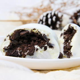 【奥利奥雪媚娘】-柔软之间夹杂着香脆口感，满35元起送