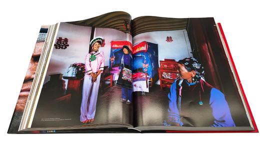 《我们生活在这片土地上——中华五十六民族》陈海汶编著/摄影/上海文化出版社 商品图5