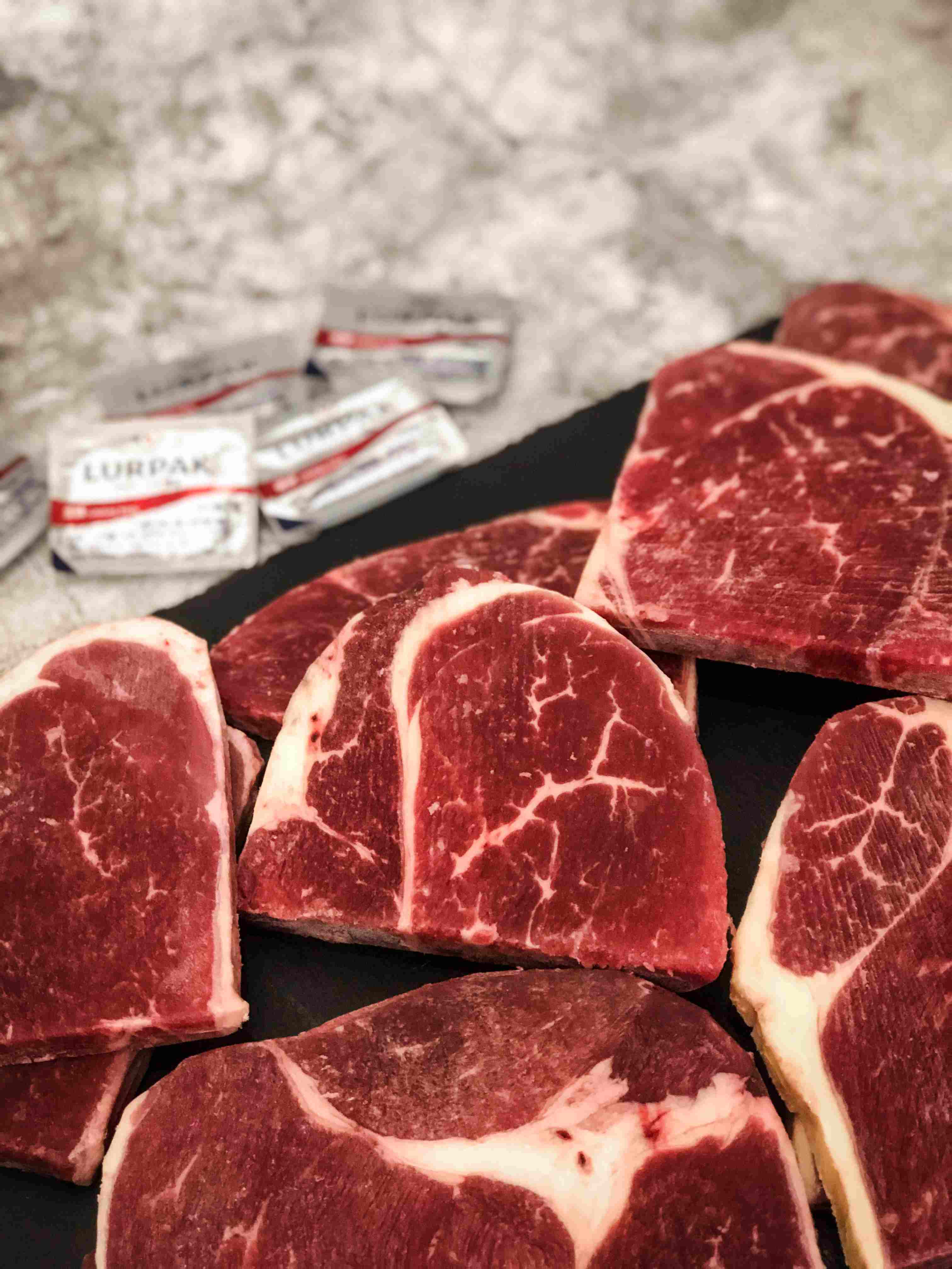 澳洲谷饲保乐肩牛排套餐10片共1kg赠黑胡椒海盐黄油