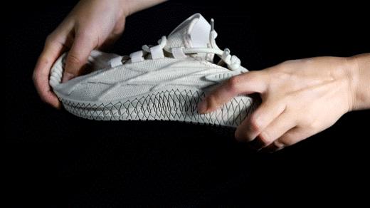 【防泼水，防污！】卡帝乐鳄鱼男女休闲防泼水飞织鞋，防滑鞋，夏季飞织跑鞋，柔软耐磨时髦百搭！脚宽脚胖建议拍大一码！ 商品图3