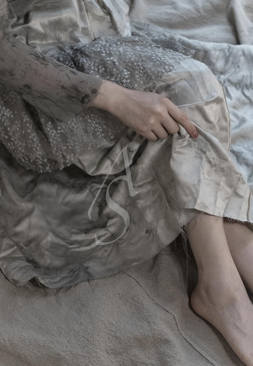 Pengtai 薄雾色刺绣拼接中药染半裙 商品图3