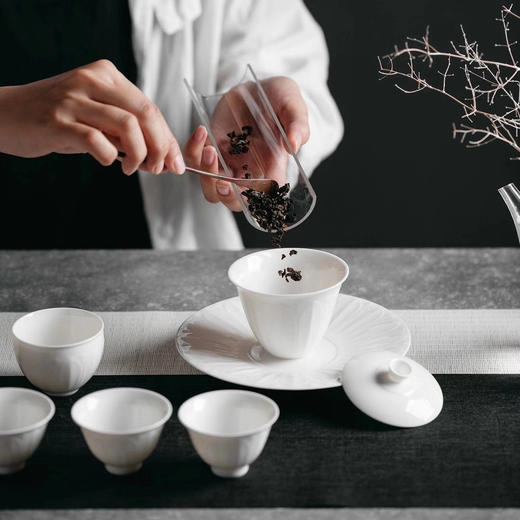 逆白菊瓣纹白瓷套组 素雅清新 温润静谧 商品图3