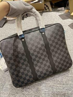 Lv男士公文包，原单，乱真无压力，细节自己看，老板省钱，出入专柜无压力，