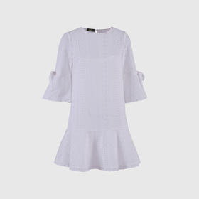 圆领喇叭袖娃娃裙